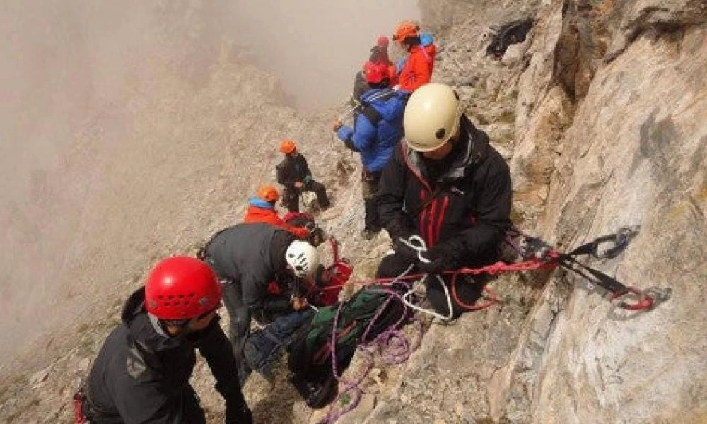 Θρίλερ στην Πάρνηθα: Αυτόπτες μάρτυρες είδαν τον ορειβάτη να πέφτει σε ρέμα